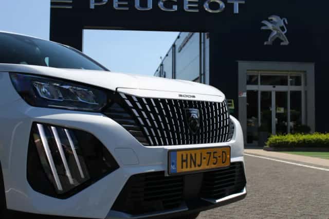 Peugeot 2008 (2025) thumbnail 3