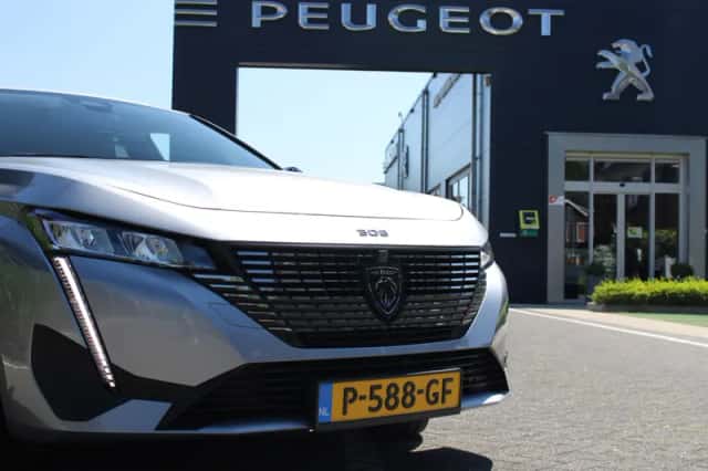 Peugeot 308 (2022) thumbnail 3