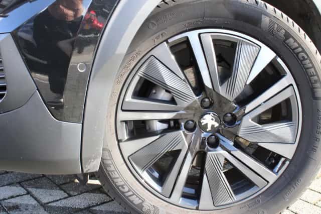 Peugeot e-2008 (2023) thumbnail 2