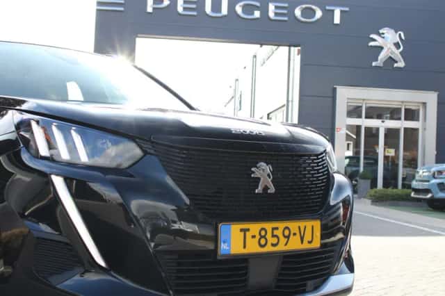 Peugeot e-2008 (2023) thumbnail 3