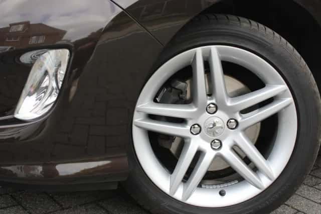 Peugeot 308 (2009) thumbnail 2