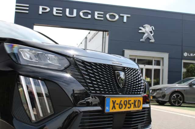 Peugeot e-2008 (2023) thumbnail 3