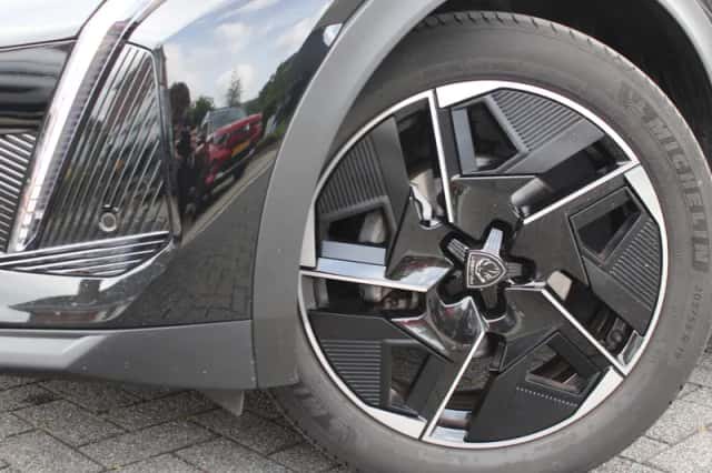 Peugeot 408 (2023) thumbnail 2