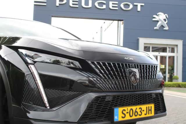 Peugeot 408 (2023) thumbnail 3
