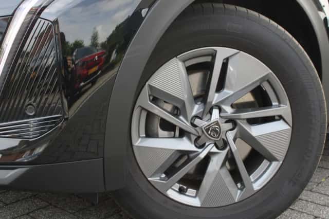 Peugeot 408 (2024) thumbnail 2