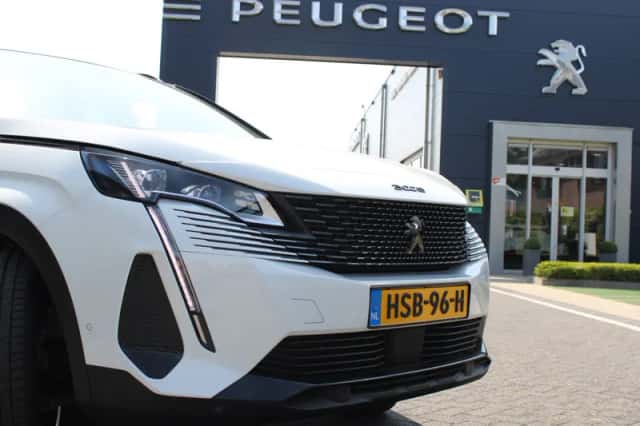 Peugeot 3008 (2024) thumbnail 3