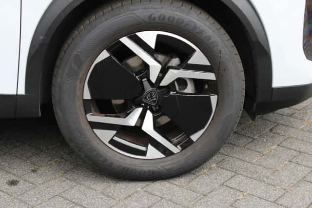 Peugeot 2008 (2024) thumbnail 4