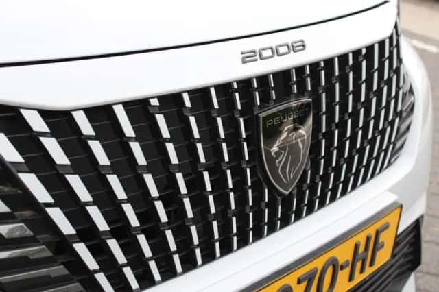 Peugeot 2008 (2024) thumbnail 6