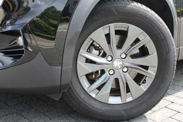Peugeot e-2008 (2022) thumbnail 2