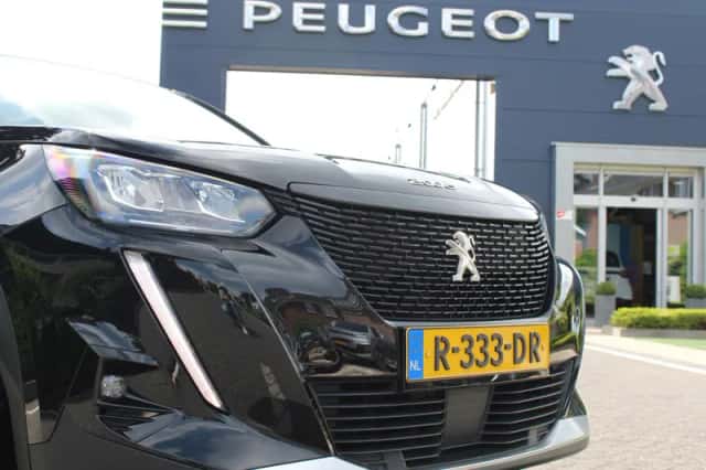 Peugeot e-2008 (2022) thumbnail 3