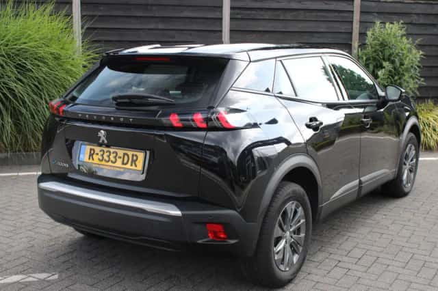 Peugeot e-2008 (2022) thumbnail 6
