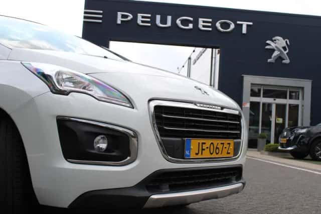 Peugeot 3008 (2016) thumbnail 3