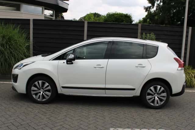 Peugeot 3008 (2016) thumbnail 6