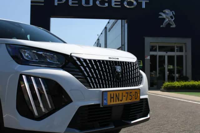 Peugeot 2008 (2025) thumbnail 3
