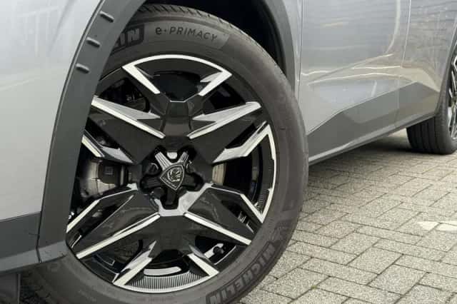 Peugeot 5008 (2024) thumbnail 2