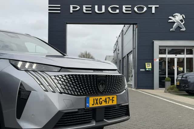 Peugeot 5008 (2024) thumbnail 3