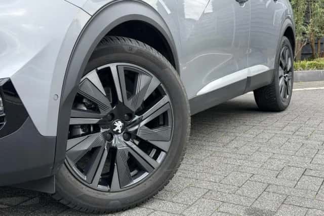 Peugeot e-2008 (2022) thumbnail 2