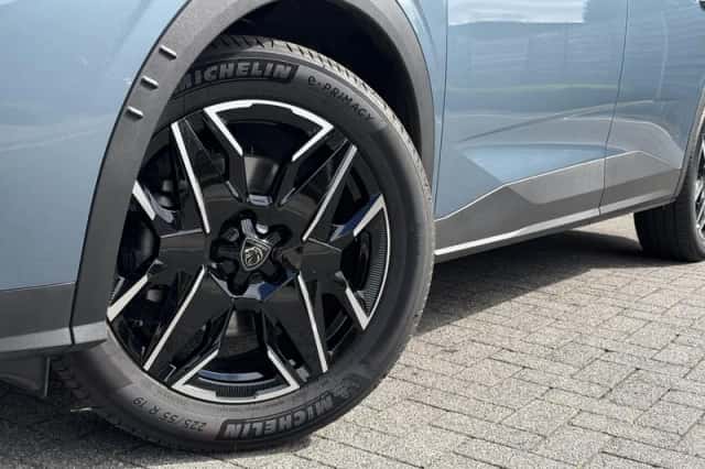 Peugeot 5008 (2025) thumbnail 2