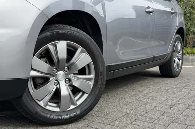 Peugeot 2008 (2019) thumbnail 2