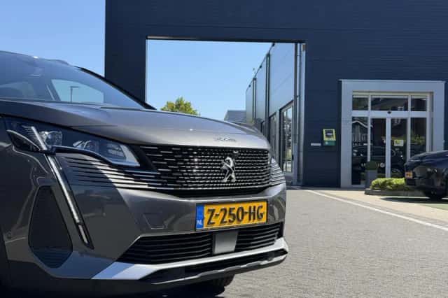 Peugeot 3008 (2024) thumbnail 3