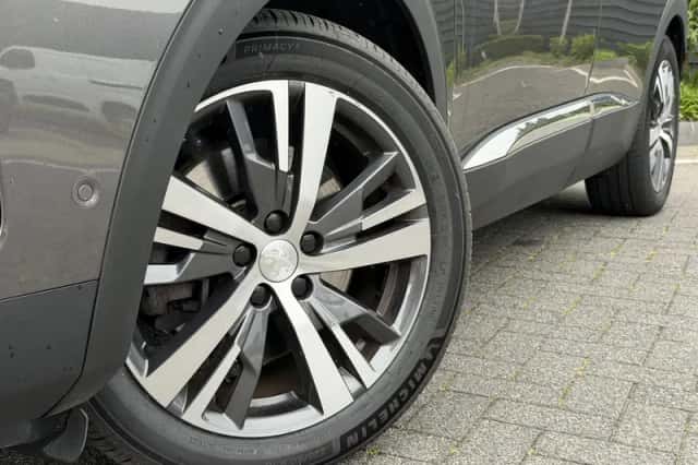 Peugeot 3008 (2022) thumbnail 2
