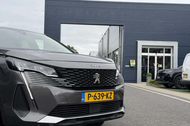 Peugeot 3008 (2022) thumbnail 3