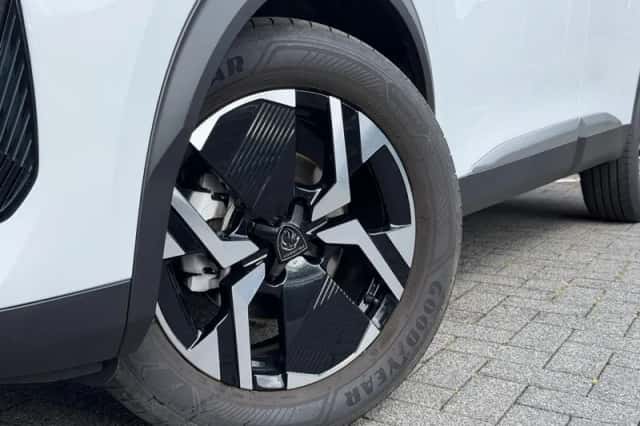 Peugeot 2008 (2025) thumbnail 2