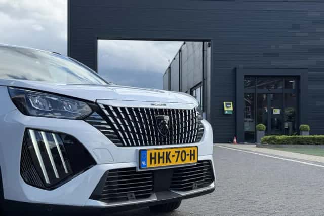 Peugeot 2008 (2025) thumbnail 3