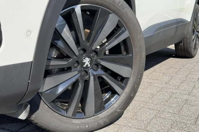 Peugeot 3008 (2024) thumbnail 2