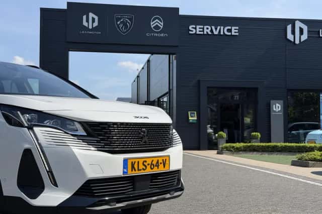 Peugeot 3008 (2024) thumbnail 3