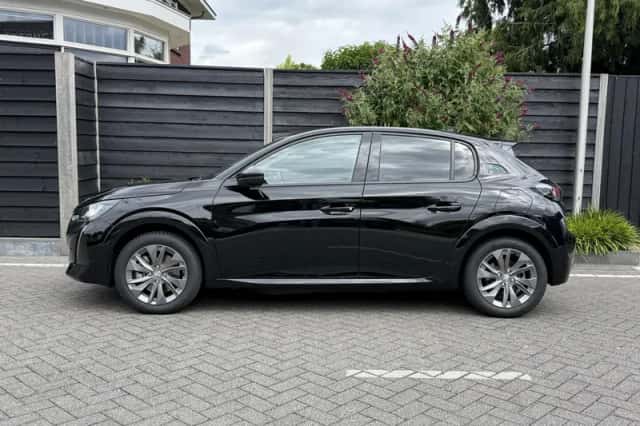 Peugeot e-208 (2023) thumbnail 4