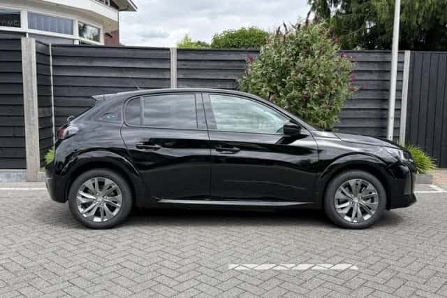 Peugeot e-208 (2023) thumbnail 6