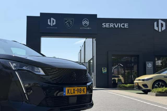 Peugeot 3008 (2023) thumbnail 3