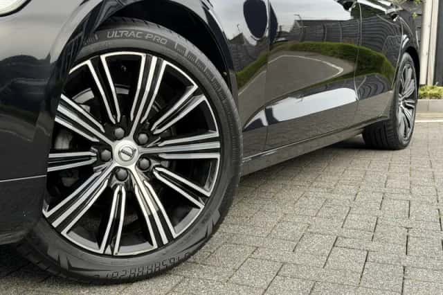 Volvo V60 (2020) thumbnail 2