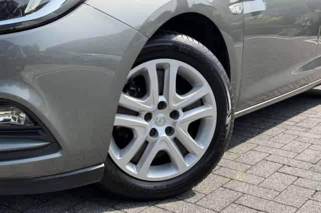 Opel Astra (2018) thumbnail 2