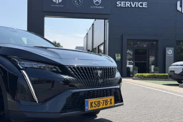 Peugeot 408 (2024) thumbnail 3