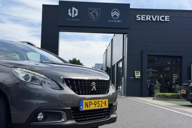 Peugeot 2008 (2017) thumbnail 2