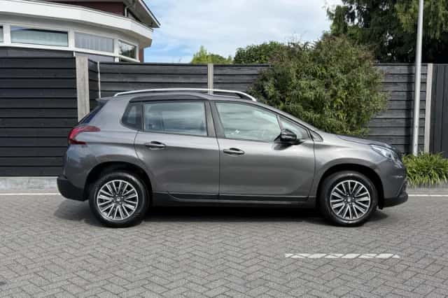 Peugeot 2008 (2017) thumbnail 4