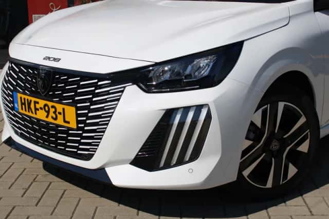Peugeot 208 (2024) thumbnail 2