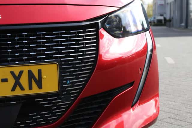 Peugeot 208 (2021) thumbnail 3
