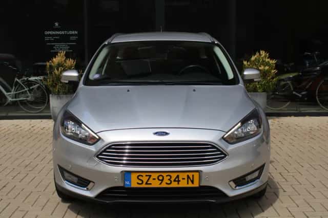 Ford Focus (2018) thumbnail 3