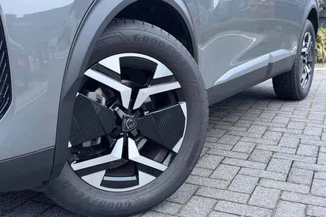 Peugeot 2008 (2025) thumbnail 2