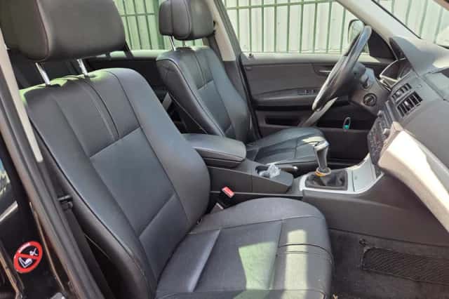 BMW X3 (2010) thumbnail 3