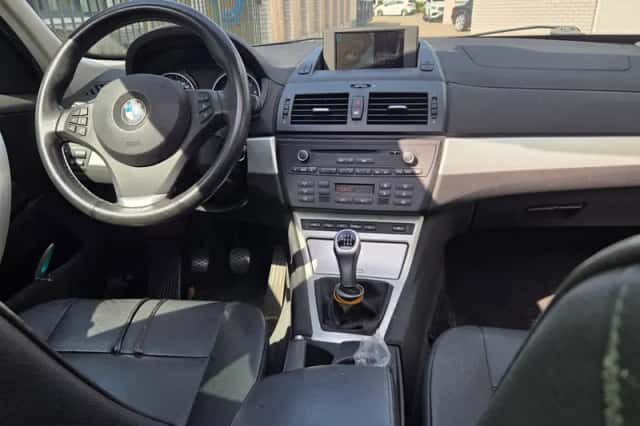 BMW X3 (2010) thumbnail 6