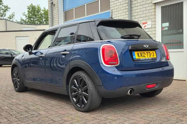 MINI Cooper (2018) thumbnail 3