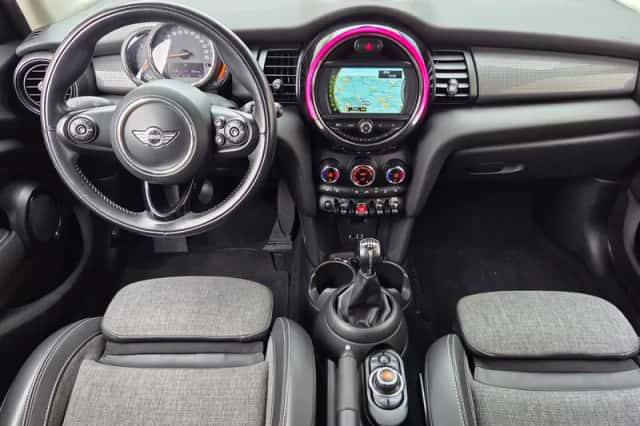 MINI Cooper (2018) thumbnail 4