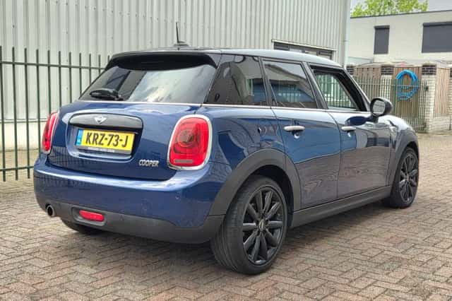 MINI Cooper (2018) thumbnail 5