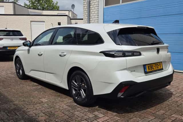 Peugeot 308 (2022) thumbnail 3