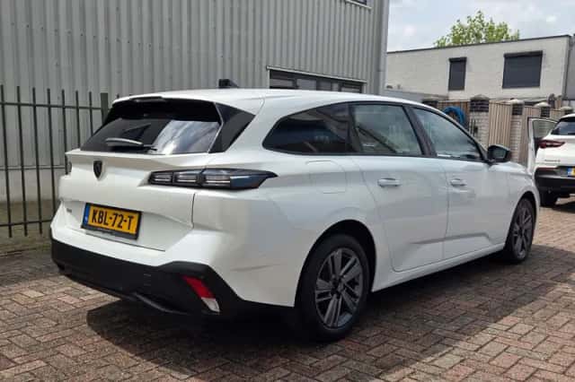 Peugeot 308 (2022) thumbnail 4