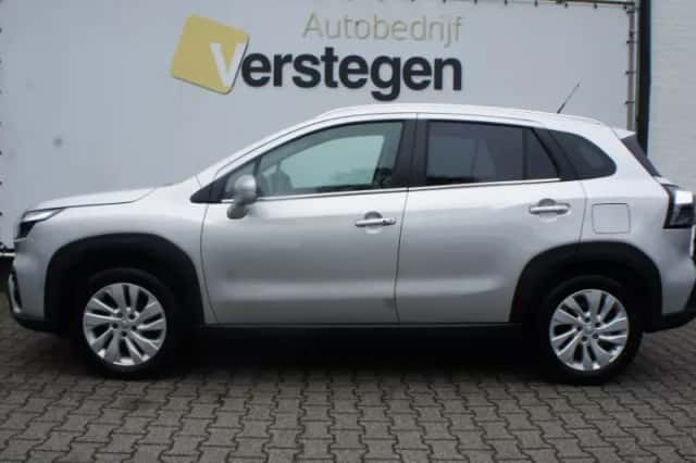 Suzuki S-Cross (2024) thumbnail 3